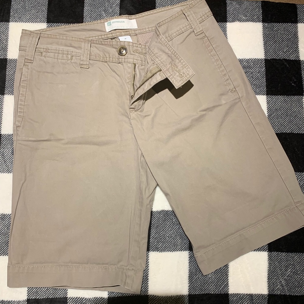 GAP Bermuda Favorite Khaki Shorts